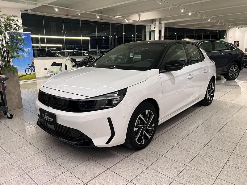 Usata Opel Corsa GS Line 101 CV (74 kW) 2025 Bianco pastello Utilitaria