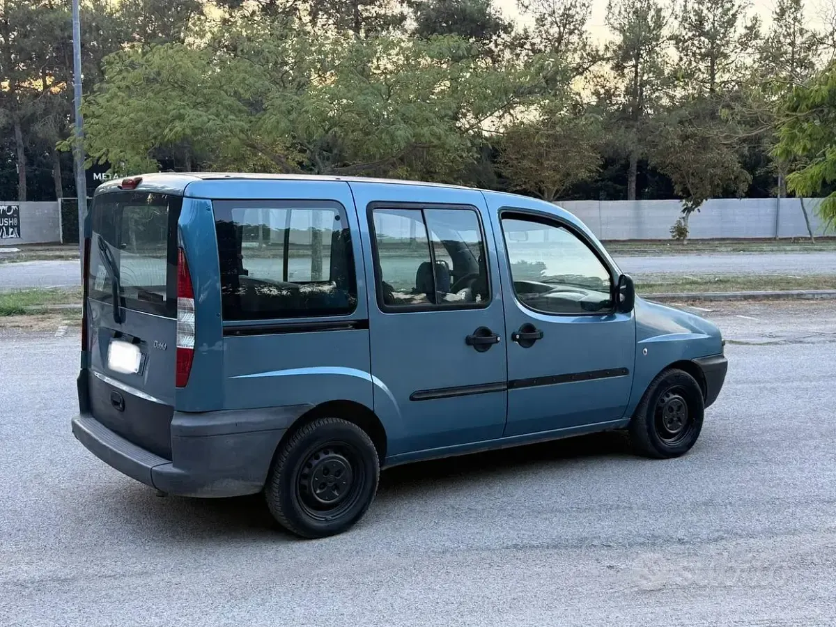 Usata Fiat Doblò 101 CV (74 kW) 2003 Bluazzurro Monovolume