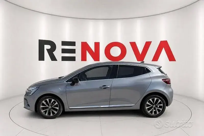 Usata Renault Clio V Techno 101 CV (74 kW) 2023 Grigio Berlina