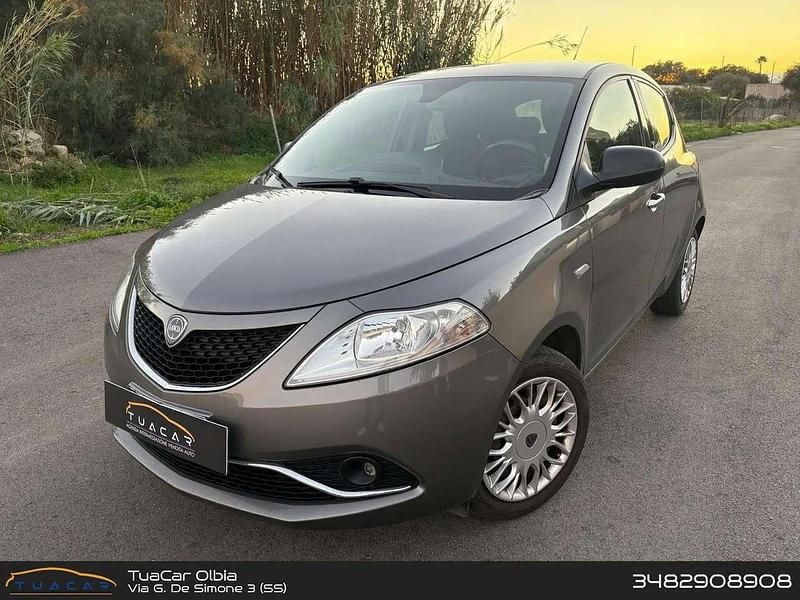 Grigio Usata 2017 Lancia Ypsilon Silver Due volumi | 7500 € (Buon prezzo) - Immagine 1/4