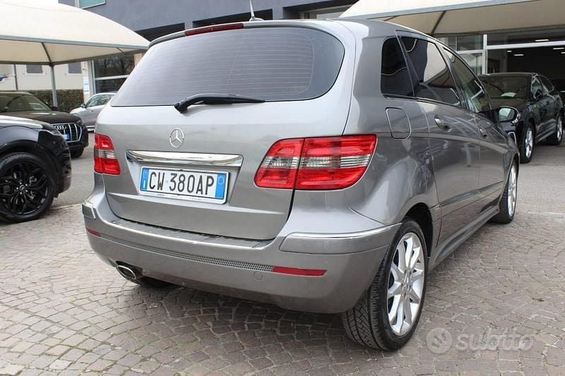 Usata Mercedes B180 109 CV (80 kW) 2006 Grigio metallizzato Monovolume
