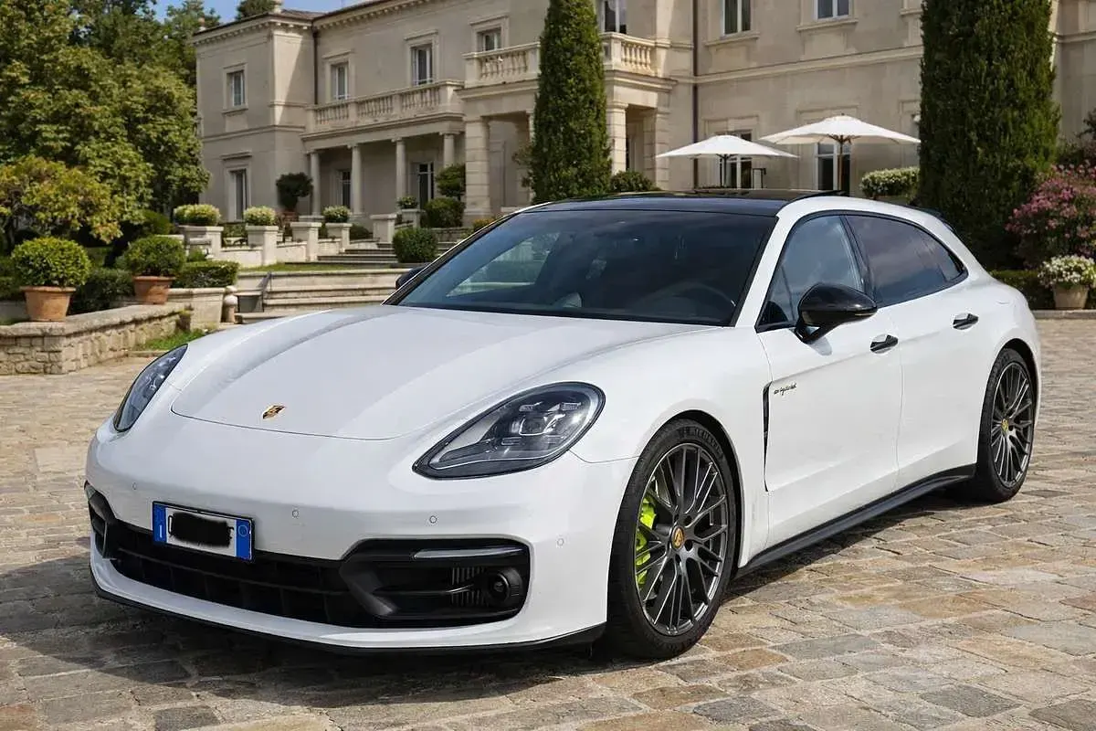 Usata Porsche Panamera 4 Platinum Edition 462 CV (339 kW) 2024 Bianco Utilitaria