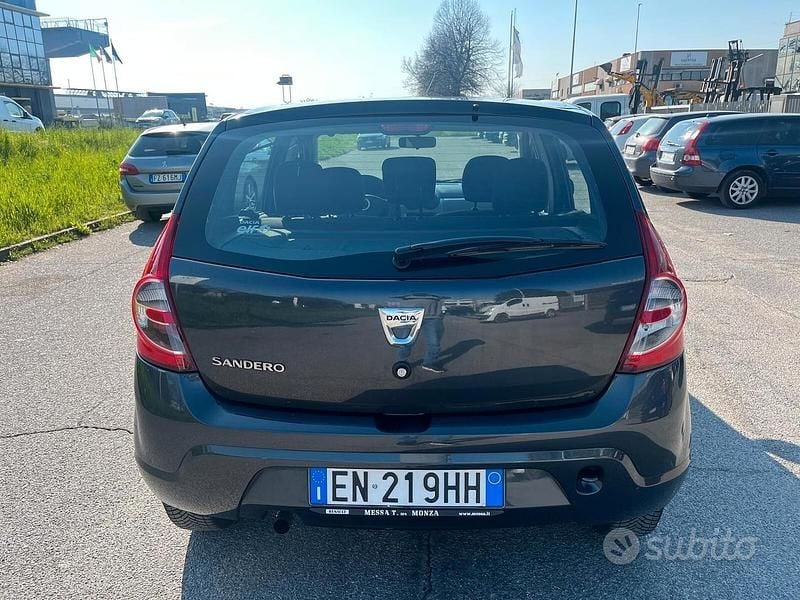 Usata Dacia Sandero 75 CV (55 kW) 2012 Grigio Berlina