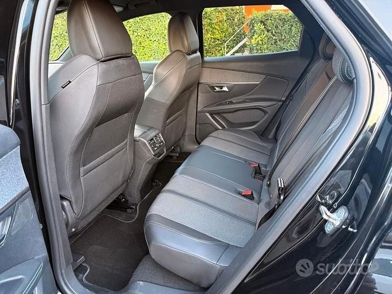 Usata Peugeot 3008 Allure 130 CV (95 kW) 2022 Nero SUV