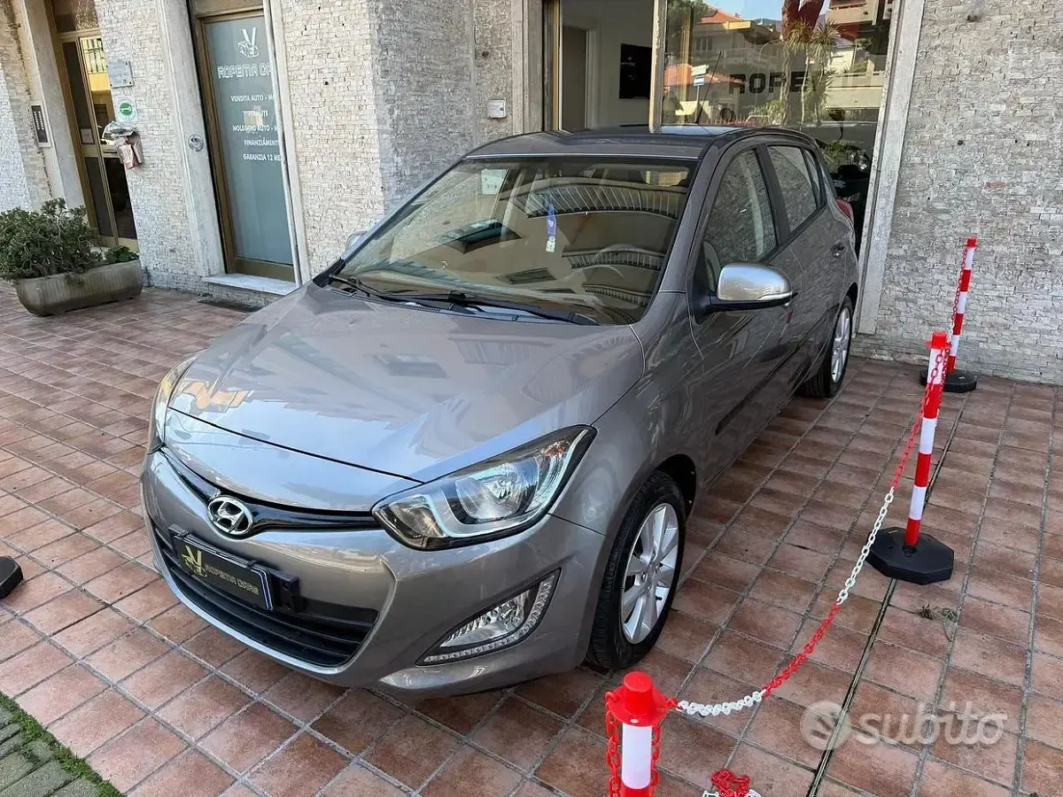 Usata Hyundai i20 75 CV (55 kW) 2013 Grigio Utilitaria
