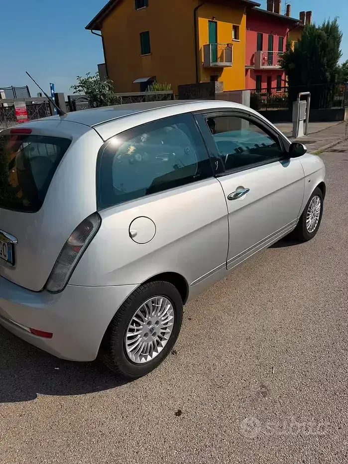 Usata Lancia Ypsilon 60 CV (44 kW) 2007 Grigio Utilitaria