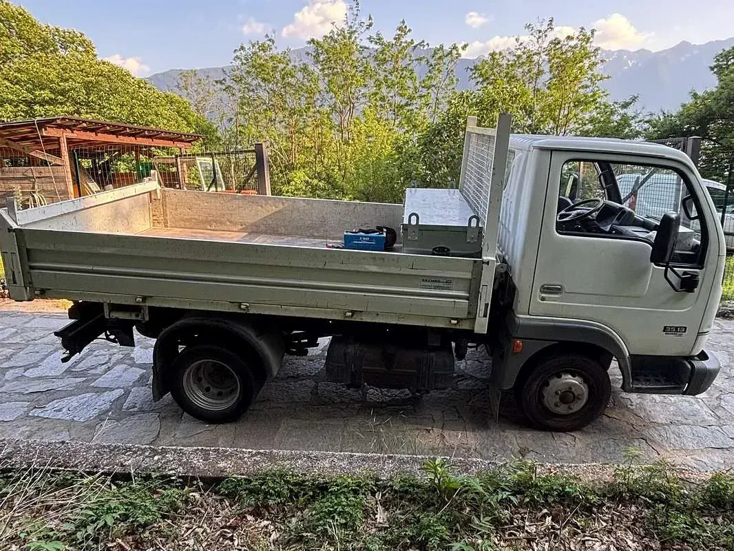 Usata Nissan Cabstar 131 CV (96 kW) 2006 Bianco Pick-up