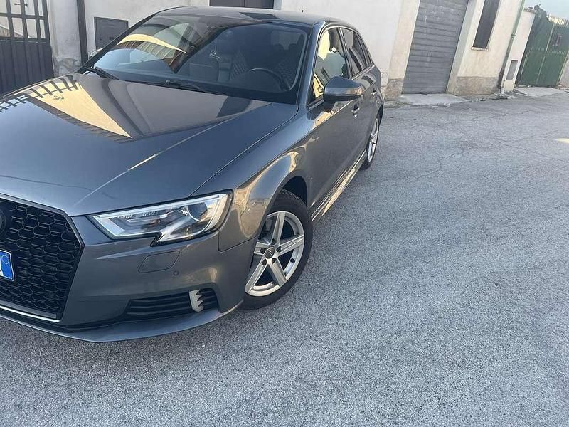 Usata Audi A3 Business 184 CV (135 kW) 2019 Grigio Berlina