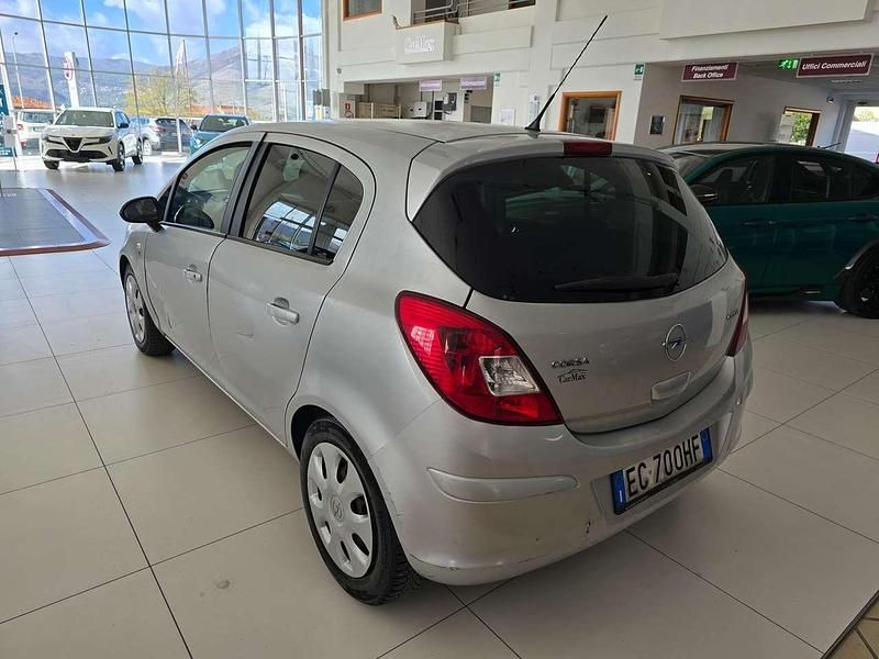 Usata Opel Corsa Edition 95 CV (69 kW) 2010 Argento Berlina