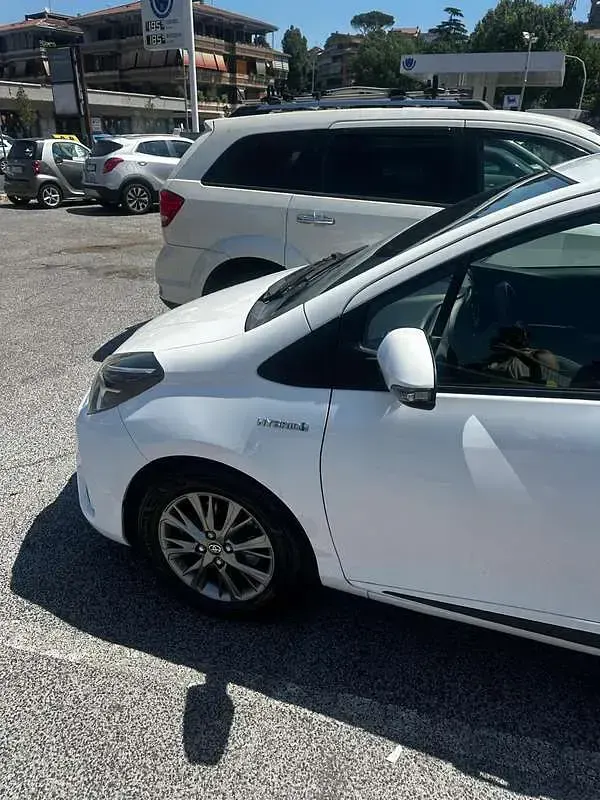 Usata Toyota Yaris Hybrid Business Edition 73 CV (53 kW) 2017 Berlina