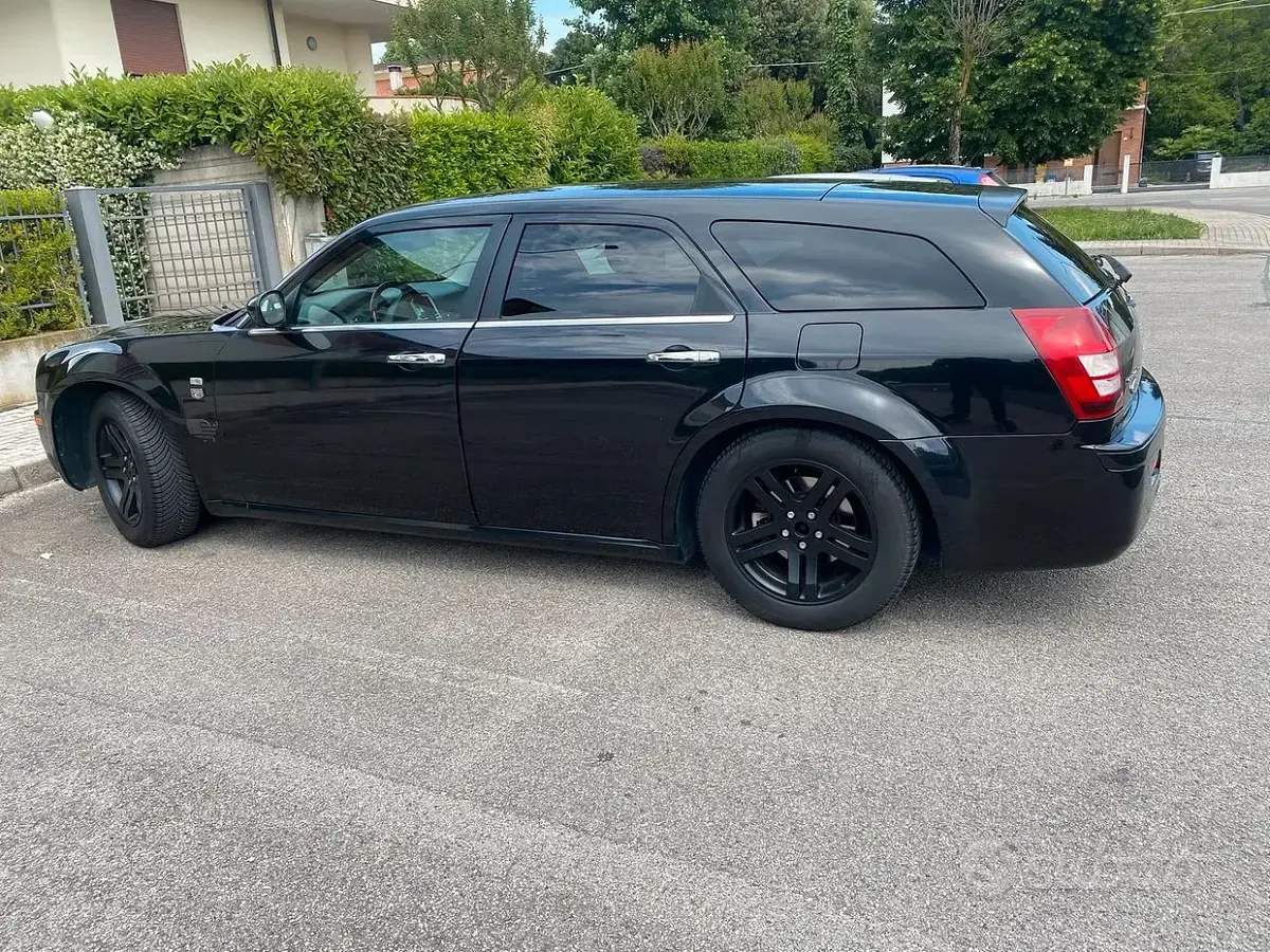 Usata Chrysler 300C 218 CV (160 kW) 2007 Nero Station wagon