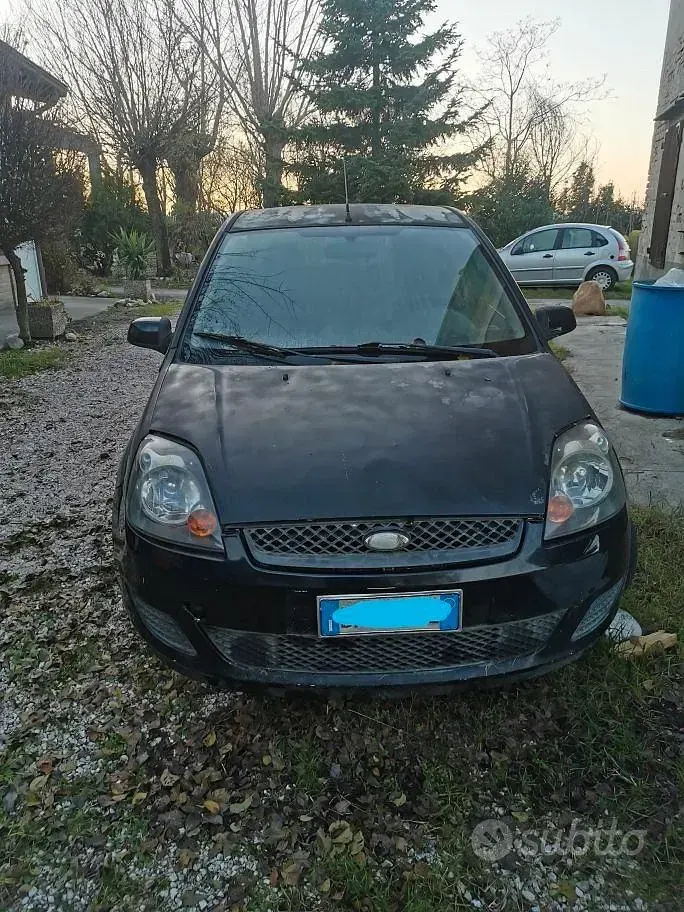 Usata Ford Fiesta 68 CV (50 kW) 2007 Nero Utilitaria