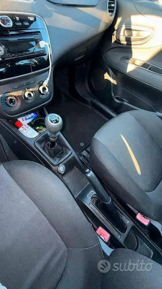 Usata Fiat Punto 69 CV (50 kW) 2015 Bluazzurro Utilitaria