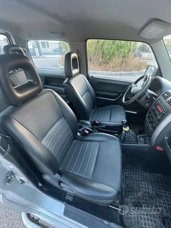 Usata Suzuki Jimny 65 CV (47 kW) 2005 Grigio SUV