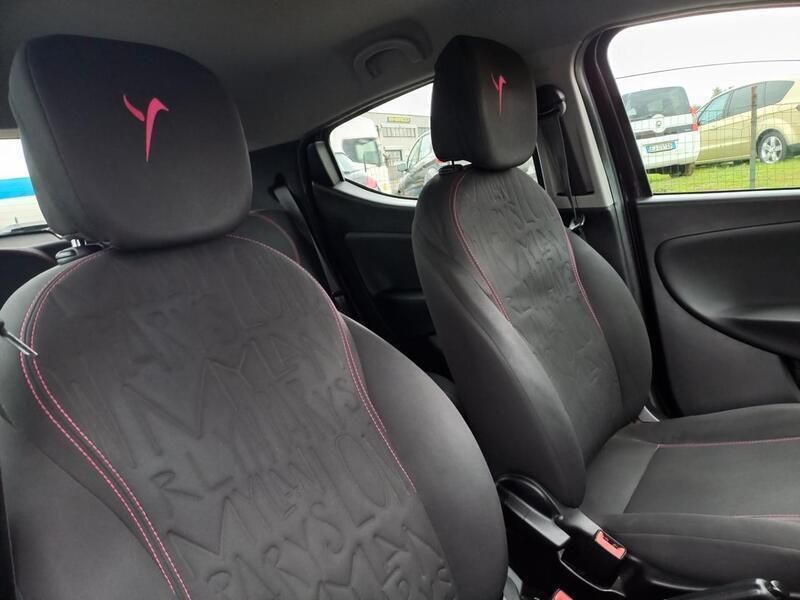 Usata Lancia Ypsilon 80 CV (58 kW) 2013 Viola Utilitaria