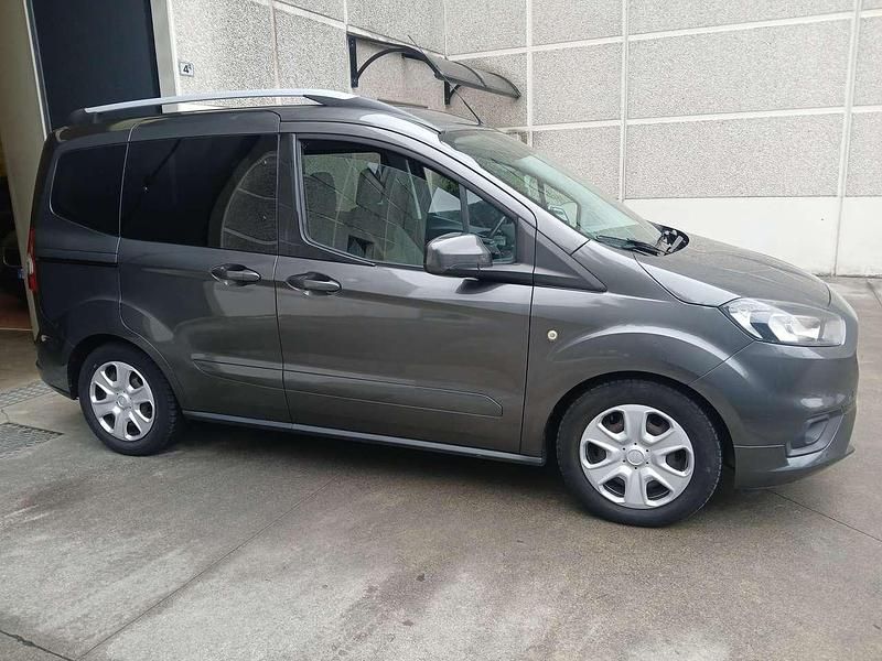 Usata Ford Tourneo 75 CV (55 kW) 2018 Grigio Furgone