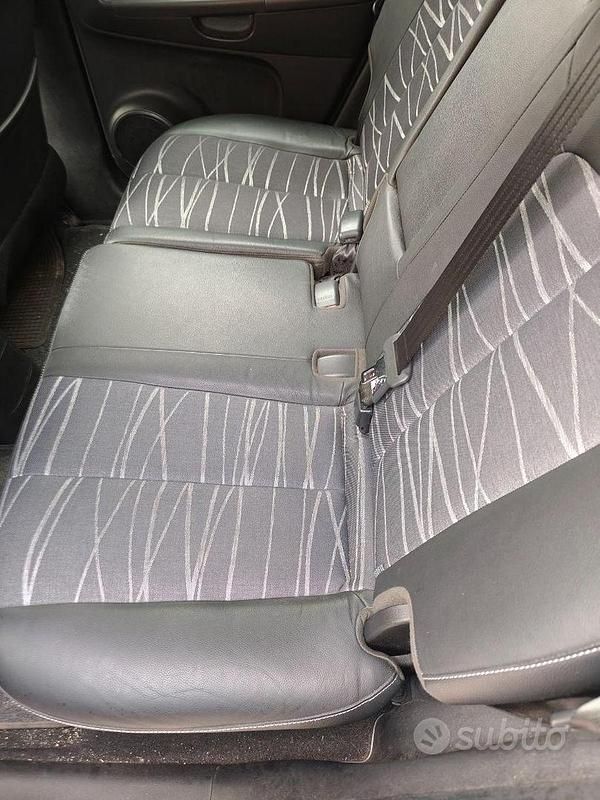 Usata Kia Venga 90 CV (66 kW) 2015 Nero Utilitaria