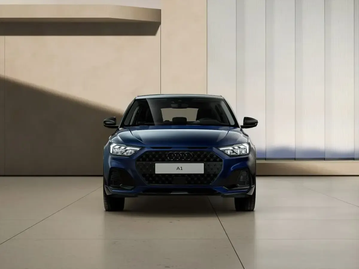 Nuova Audi A1 Comfort 2026 Blu navarra metallizzato nero mito metal SUV