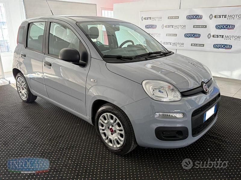 Usata Fiat Panda 70 CV (51 kW) 2022 Grigio pastello Utilitaria