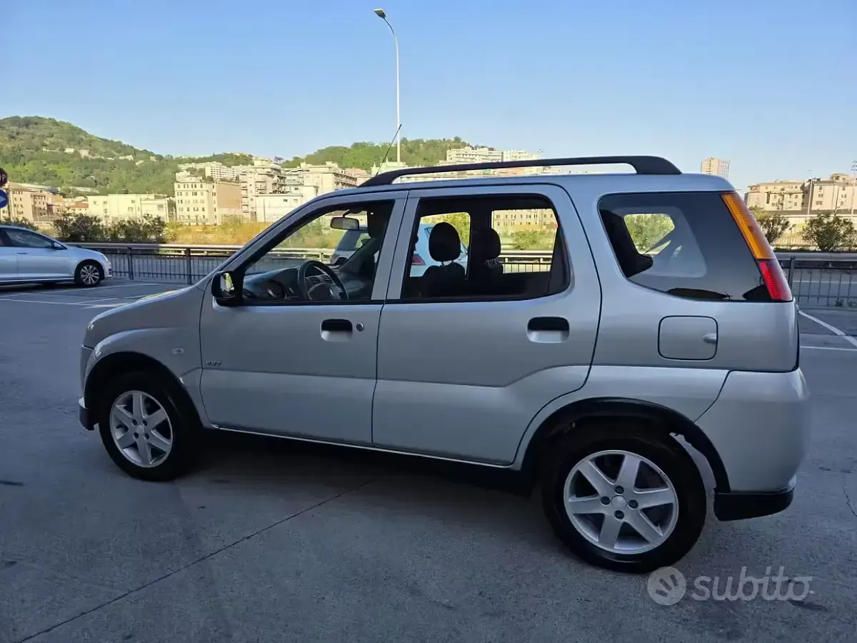Usata Suzuki Ignis 94 CV (69 kW) 2005 Grigio Utilitaria
