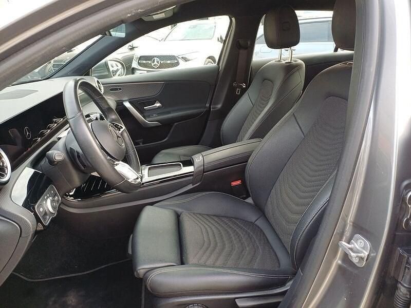 Usata Mercedes A180 Advanced 116 CV (85 kW) 2024 Grigio montagna Utilitaria