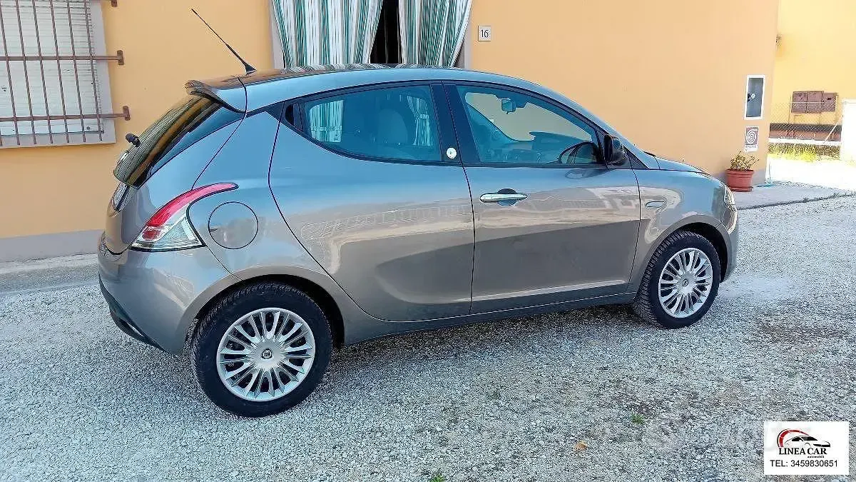 Usata Lancia Ypsilon 69 CV (50 kW) 2013 Grigio Utilitaria