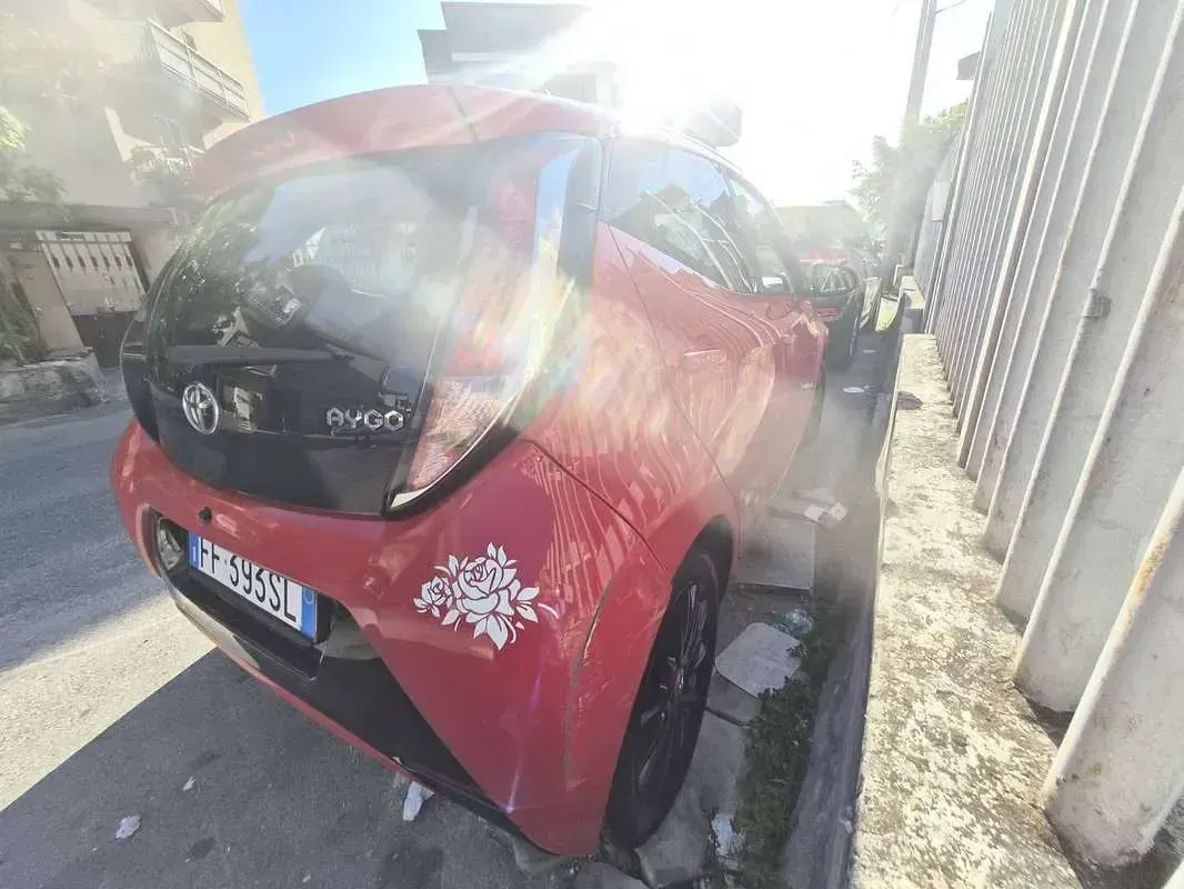 Usata Toyota Aygo X-clusiv 69 CV (50 kW) 2016 Rosso Utilitaria