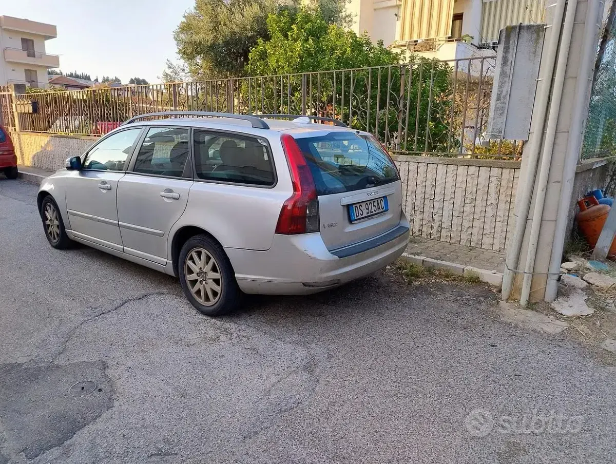 Usata Volvo V50 109 CV (80 kW) 2008 Bluazzurro Station wagon