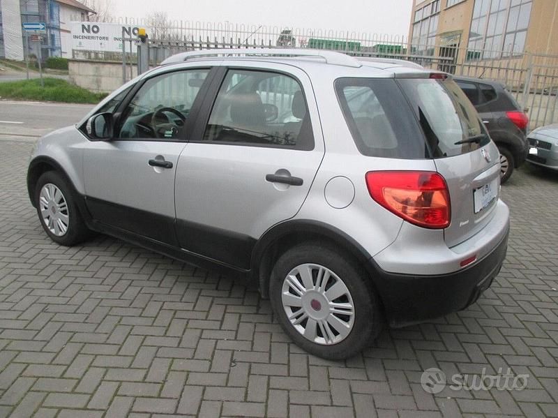 Usata Fiat Sedici Dynamic 120 CV (88 kW) 2012 Grigio SUV