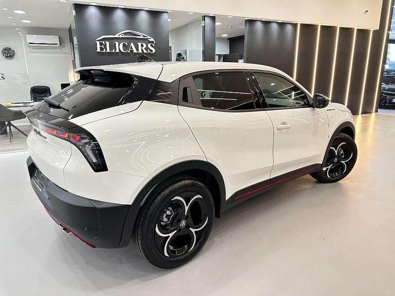 Nuova Alfa Romeo Junior Edizione Speciale 145 CV (106 kW) 2025 Bianco metallizzato SUV