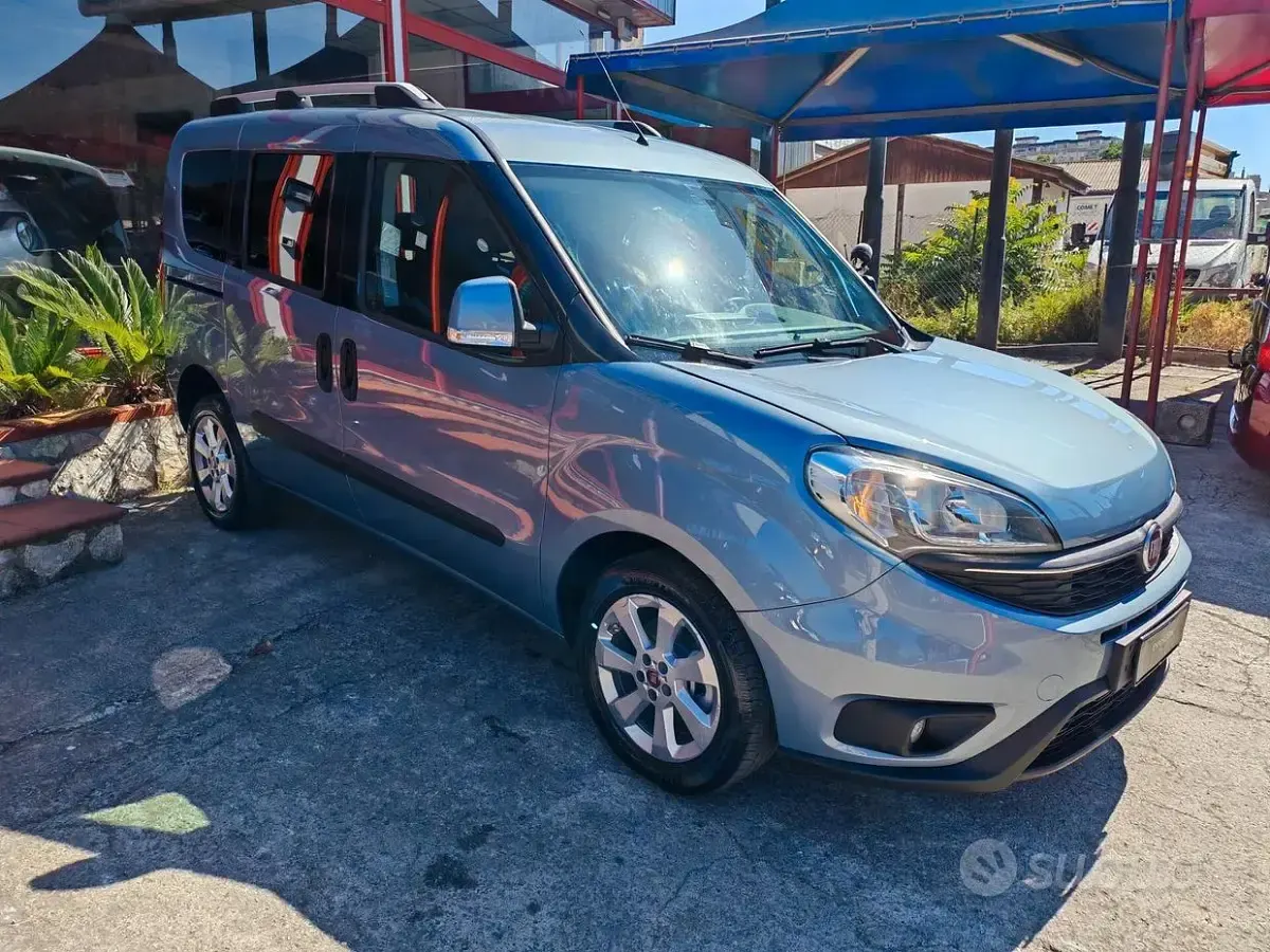 Usata Fiat Doblò 105 CV (77 kW) 2015 Bluazzurro Monovolume
