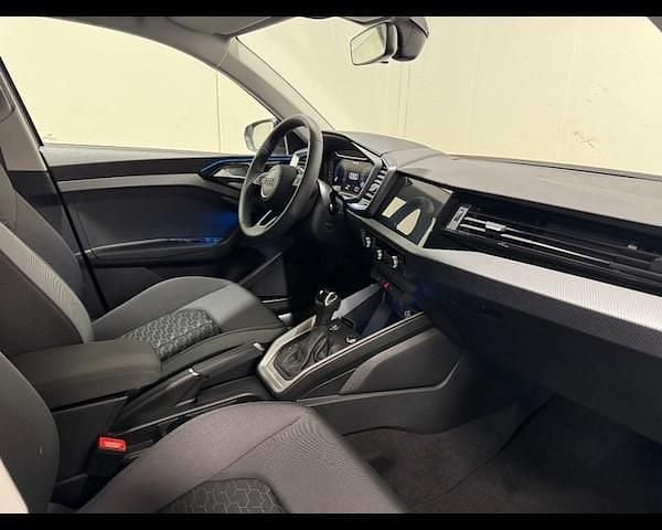 Nuova Audi A1 Ambiente 116 CV (85 kW) 2025 Grigio zinco perla Utilitaria