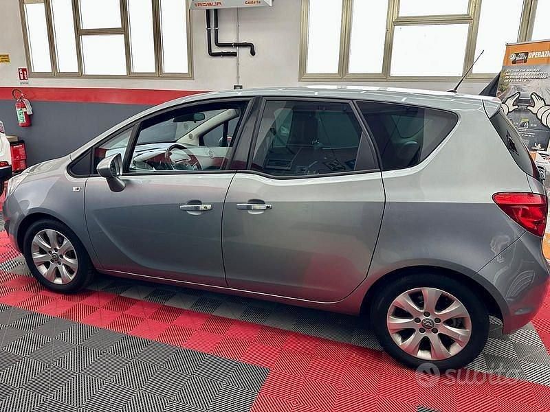 Usata Opel Meriva Cosmo 100 CV (73 kW) 2011 Monovolume