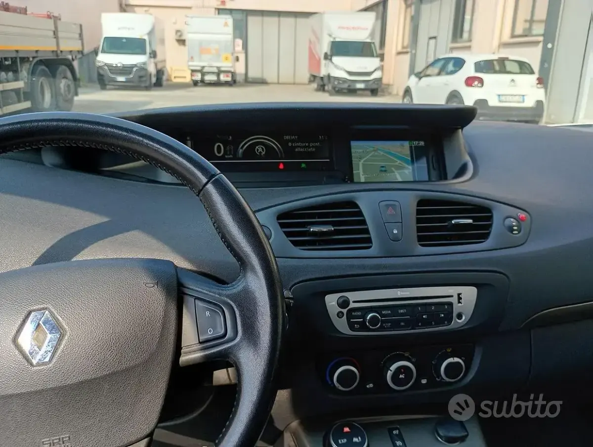 Usata Renault Scénic III 110 CV (80 kW) 2013 Bianco Monovolume