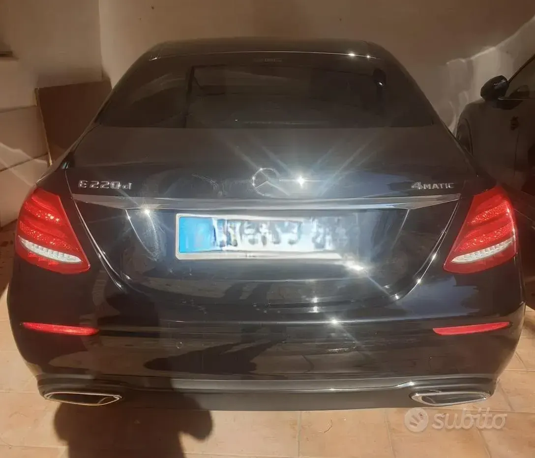 Usata Mercedes E220 Premium 194 CV (142 kW) 2019 Nero Berlina