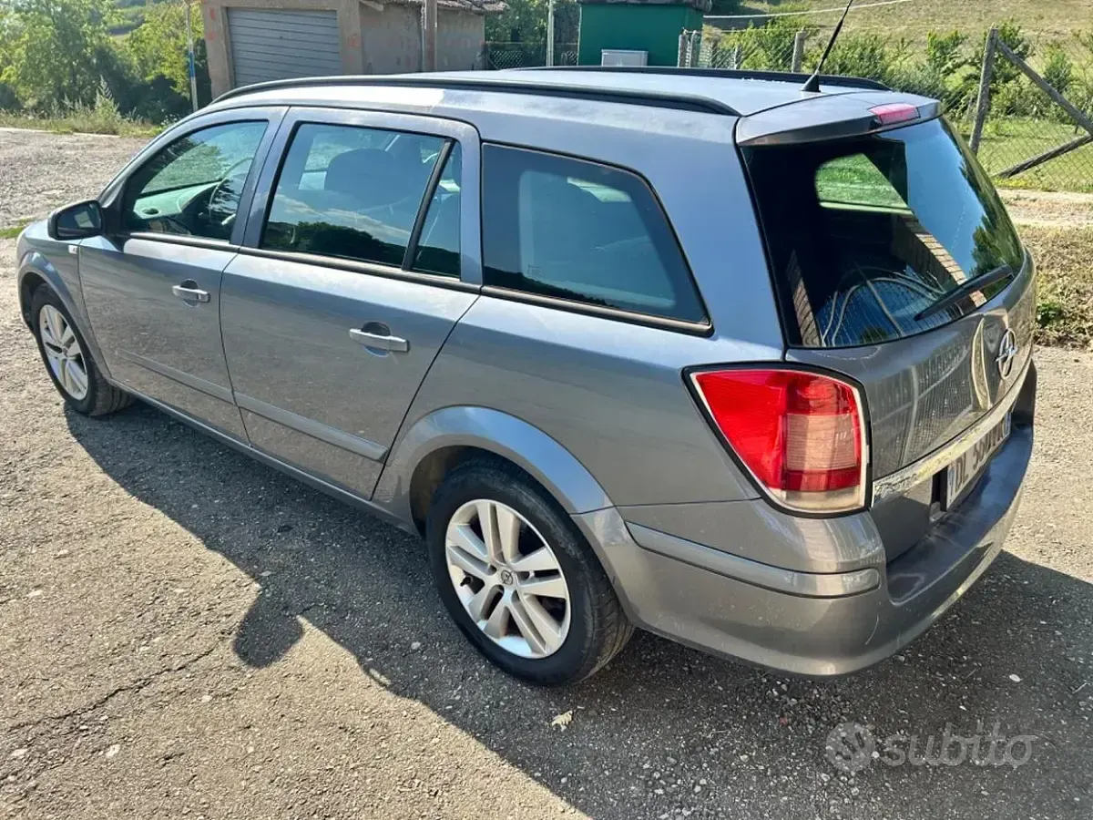 Usata Opel Astra Cosmo 125 CV (91 kW) 2007 Grigio Station wagon