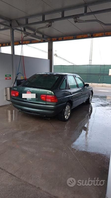 Usata Ford Escort 1998 Verde Berlina
