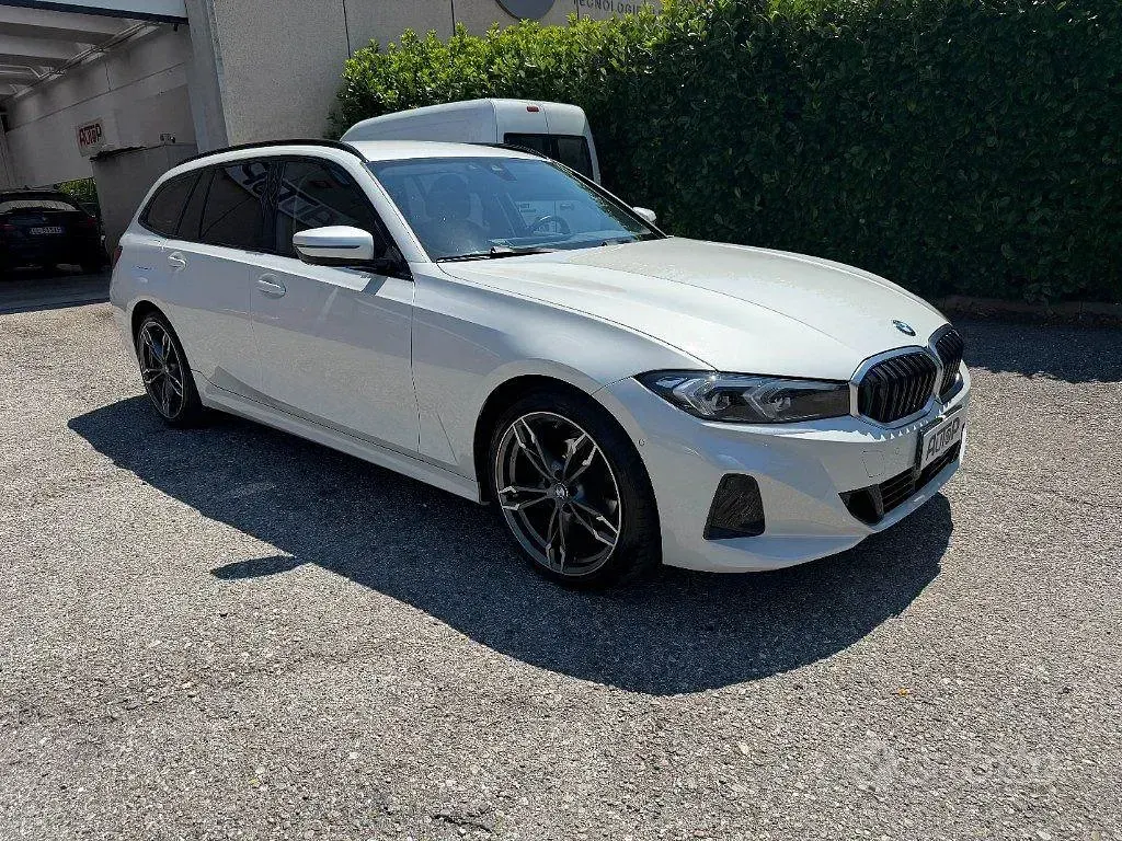 Usata BMW 318 Efficient Dynamics 150 CV (110 kW) 2023 Bianco Station wagon