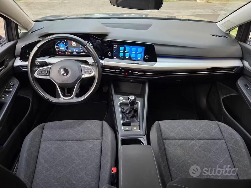 Usata VW Golf VII Life 116 CV (85 kW) 2021 Grigio Utilitaria