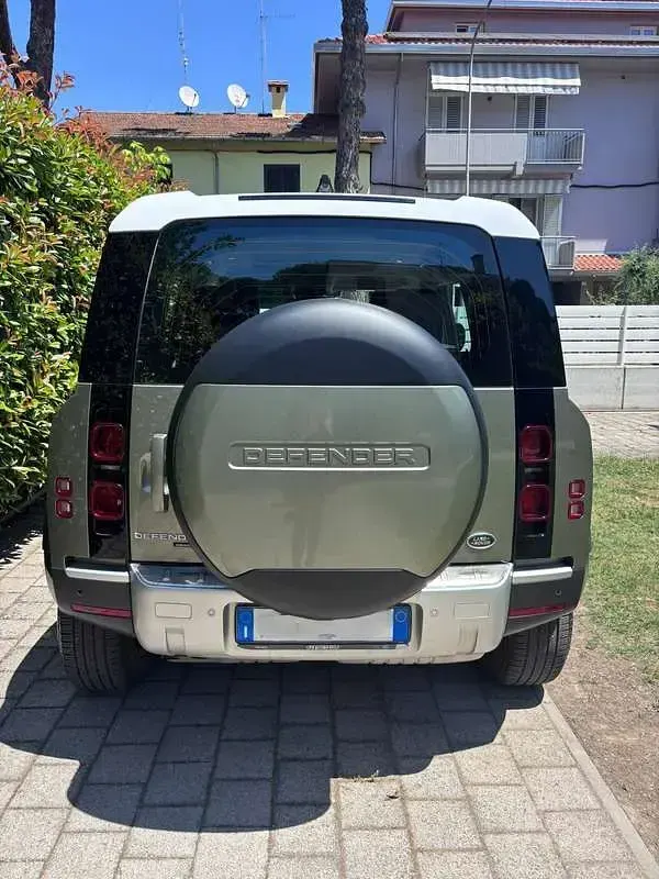 Usata Land Rover Defender SE 241 CV (177 kW) 2021 Verde SUV
