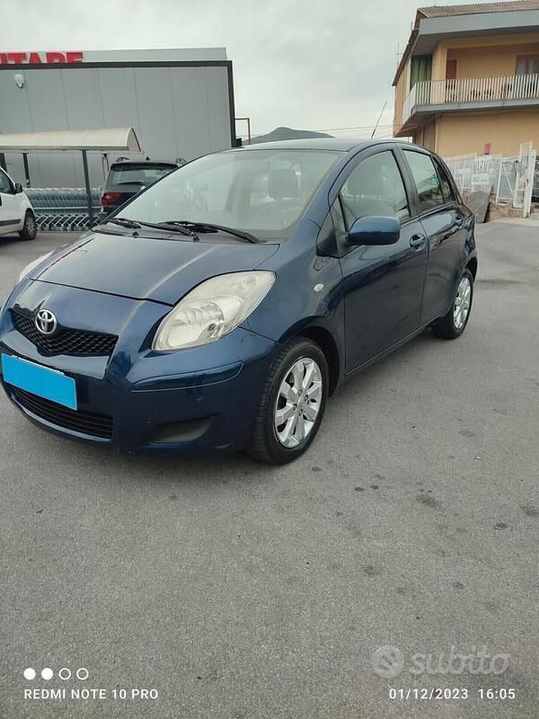 Usata Toyota Yaris 90 CV (66 kW) 2009 Blu Berlina