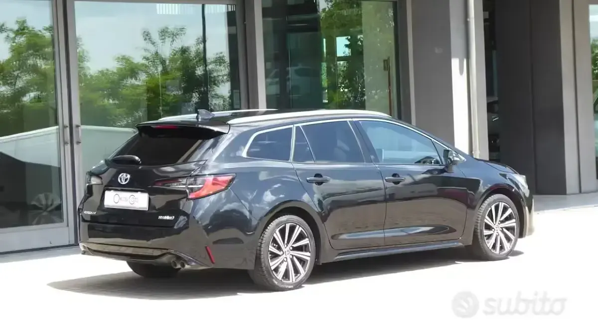Usata Toyota Corolla Style 152 CV (111 kW) 2022 Nero Station wagon