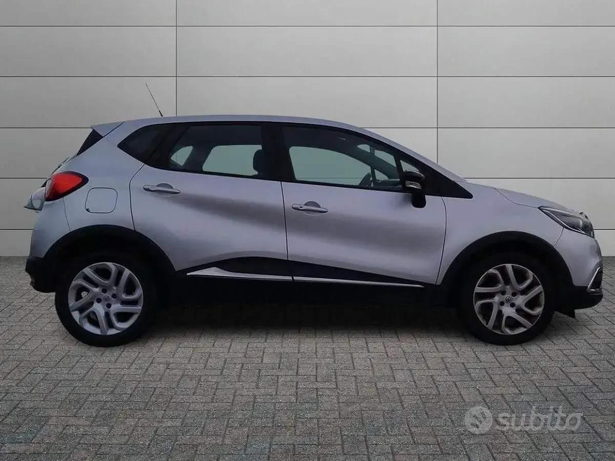 Käytetty Renault Captur Life 90 HP (66 kW) 2016 Harmaa Katumaasturi