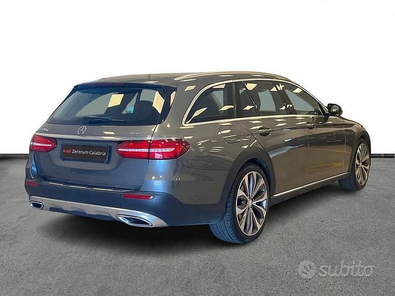 Usata Mercedes E220 Premium 194 CV (142 kW) 2017 Grigio Station wagon