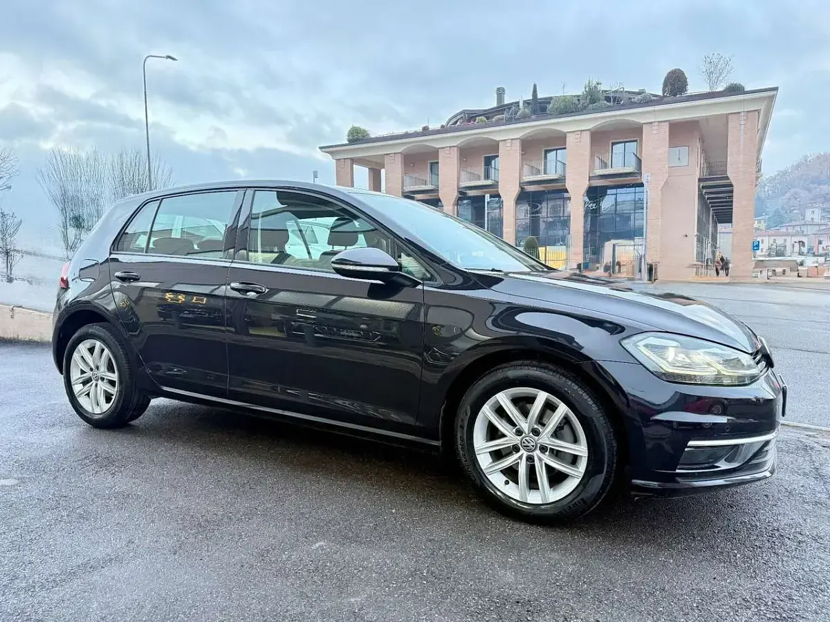 Używany VW Golf VII Business 116 KM (85 kW) 2019 Czarny Sedan/Limuzyna