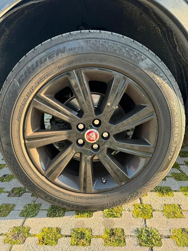 Begagnad Jaguar E-Pace 200 HK (147 kW) 2019 Svart SUV