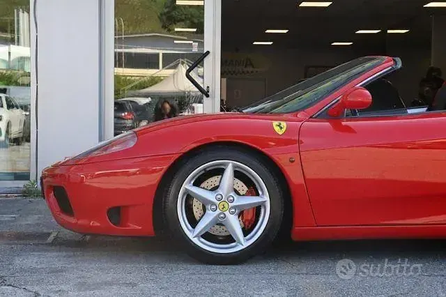 Usata Ferrari 360 400 CV (294 kW) 2002 Rosso Cabrio