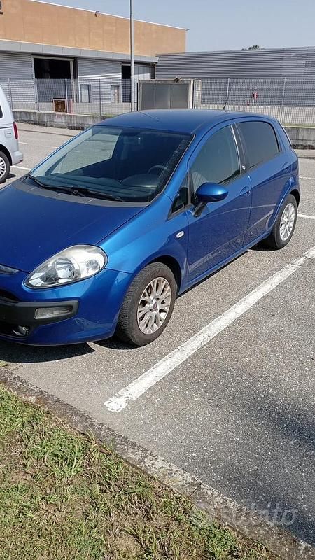 Usata Fiat Punto 2011 Blu Utilitaria