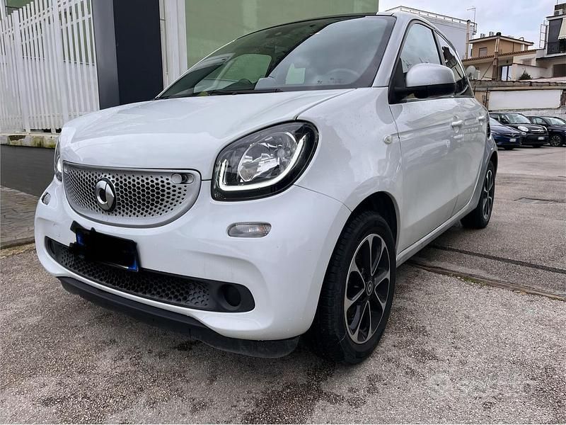 Usata Smart ForFour Passion 70 CV (51 kW) 2015 Bianco Utilitaria