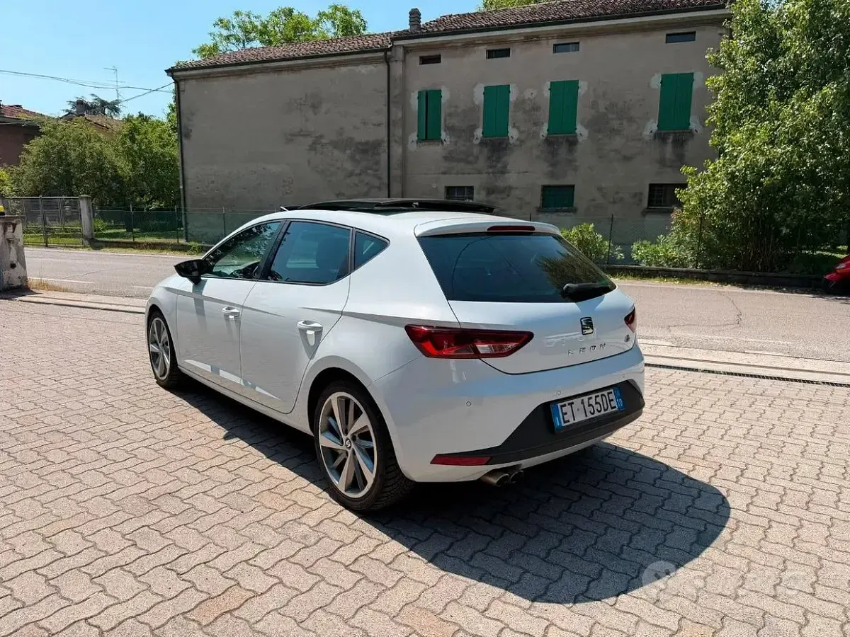 Usata Seat Leon SC FR 150 CV (110 kW) 2013 Bianco Utilitaria